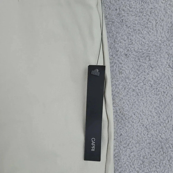 NWT Joseph Ribkoff Beige Capri Pants Size 10 Pull on Stretched  9CT - Picture 8 of 9